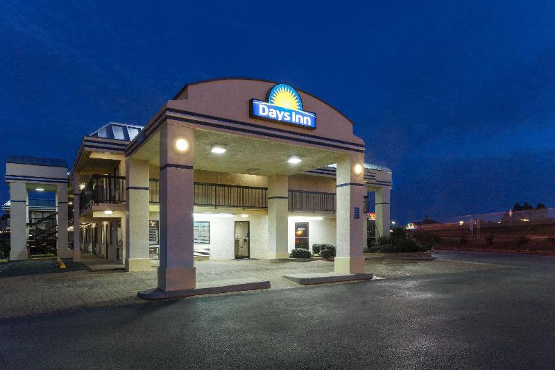 Days Inn by Wyndham Oklahoma City West - image 2