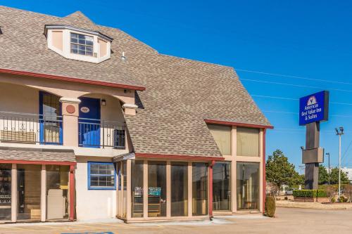 Econo Lodge Inn & Suites - main image