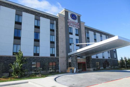 Comfort Suites Airport on Meridian - main image