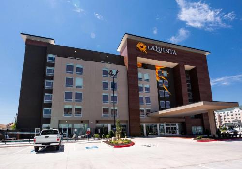 La Quinta by Wyndham Oklahoma City Airport - main image