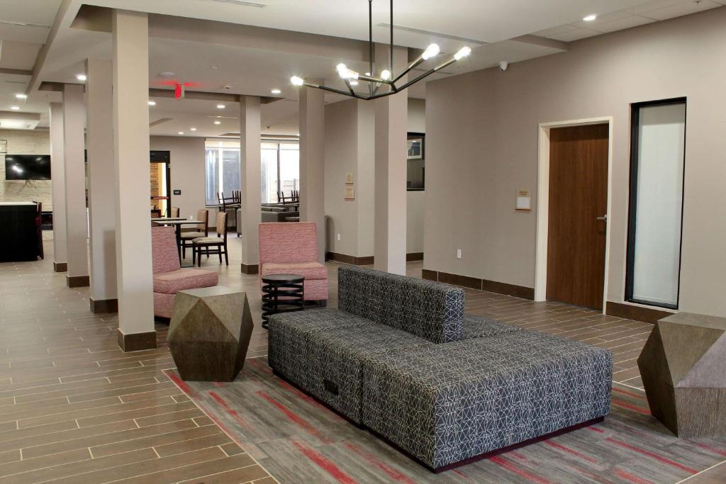 Hawthorn Suites by Wyndham Oklahoma City Airport Fairground - image 3