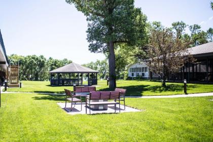 Okoboji Commons Hotel - image 5