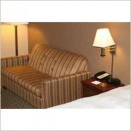 Hampton Inn Olathe - image 14