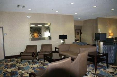 Hampton Inn Olathe - image 2