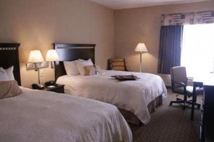 Hampton Inn Olathe - image 4