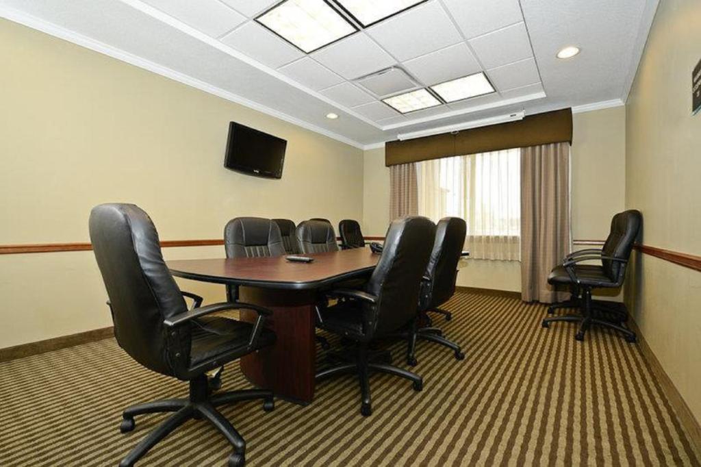 Best Western Plus Olathe Hotel - image 5