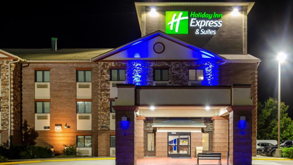 Holiday Inn Express & Suites - Olathe South an IHG Hotel - main image