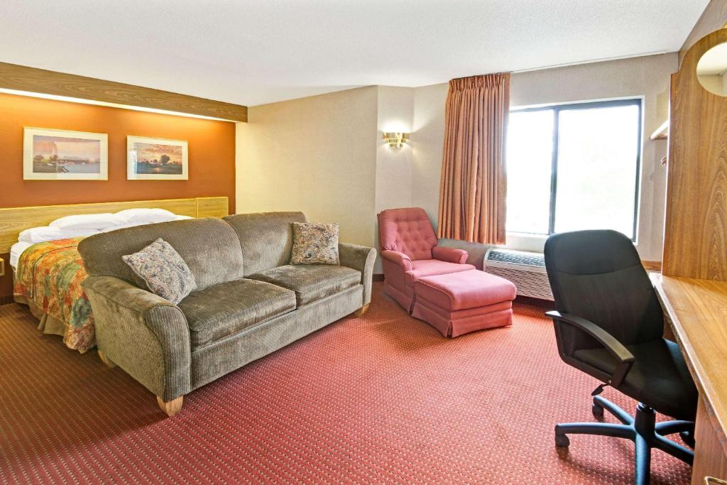 Days Inn by Wyndham Olathe Medical Center - image 5