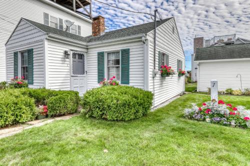 Cozy Cottage at the Beach - image 4