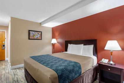 Econo Lodge Inn and Suites Old Saybrook - image 11