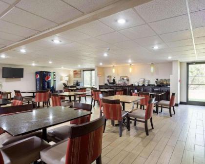 Quality Inn Olive Branch - image 15