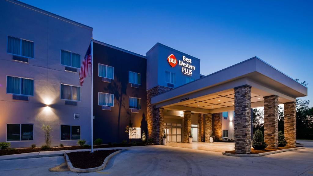 Best Western Plus Parkside Inn & Suites - main image