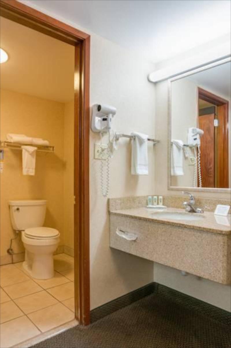 Quality Inn Olympia Near State Capital - image 6