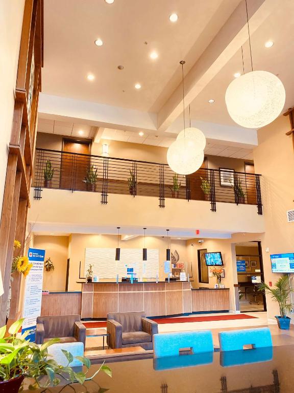 Best Western Plus Lacey Inn & Suites - main image