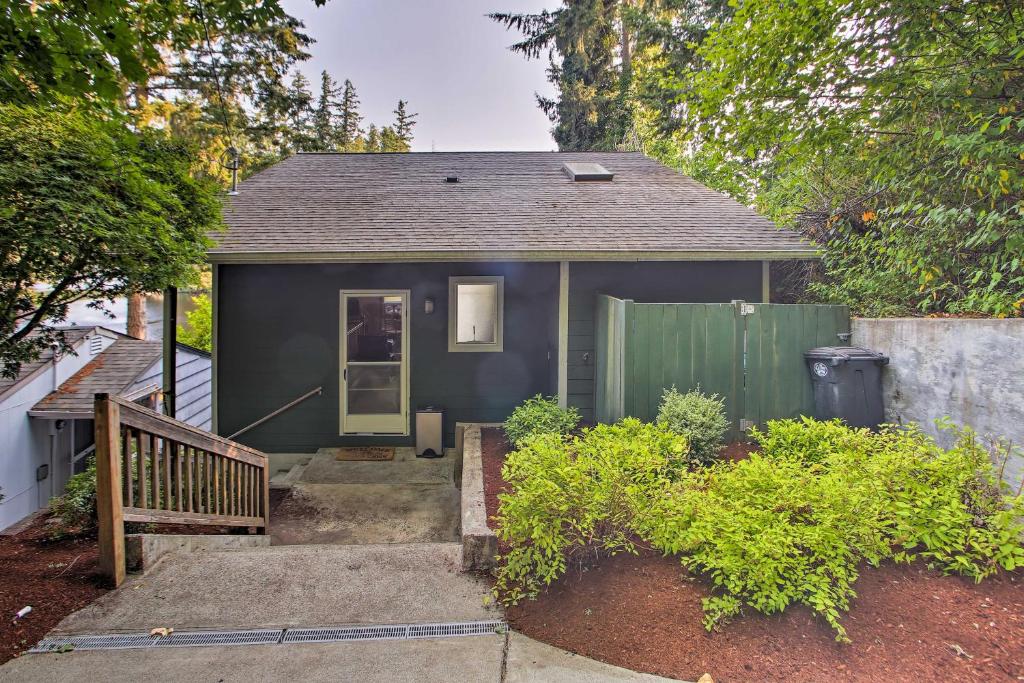 Renovated Olympia Cabin with Private Dock on Lake - image 4