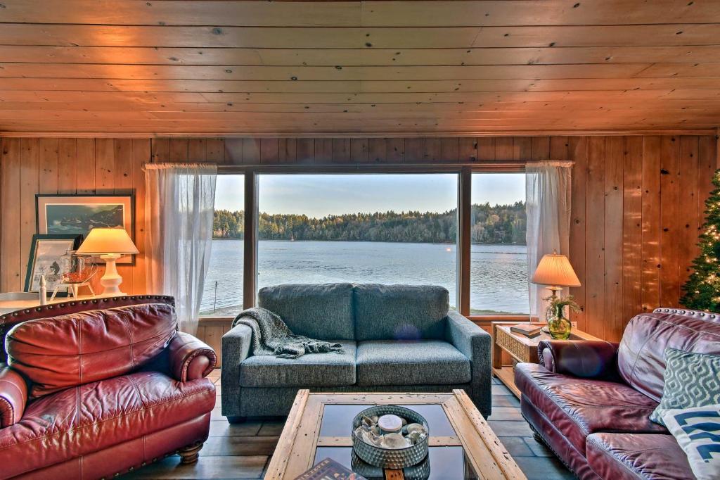 Waterfront Olympia Home with Private Beach and Kayaks! - image 6