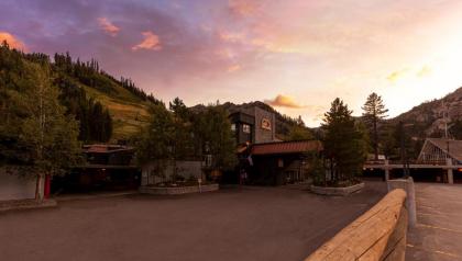 Red Wolf Lodge At Squaw Valley - image 4