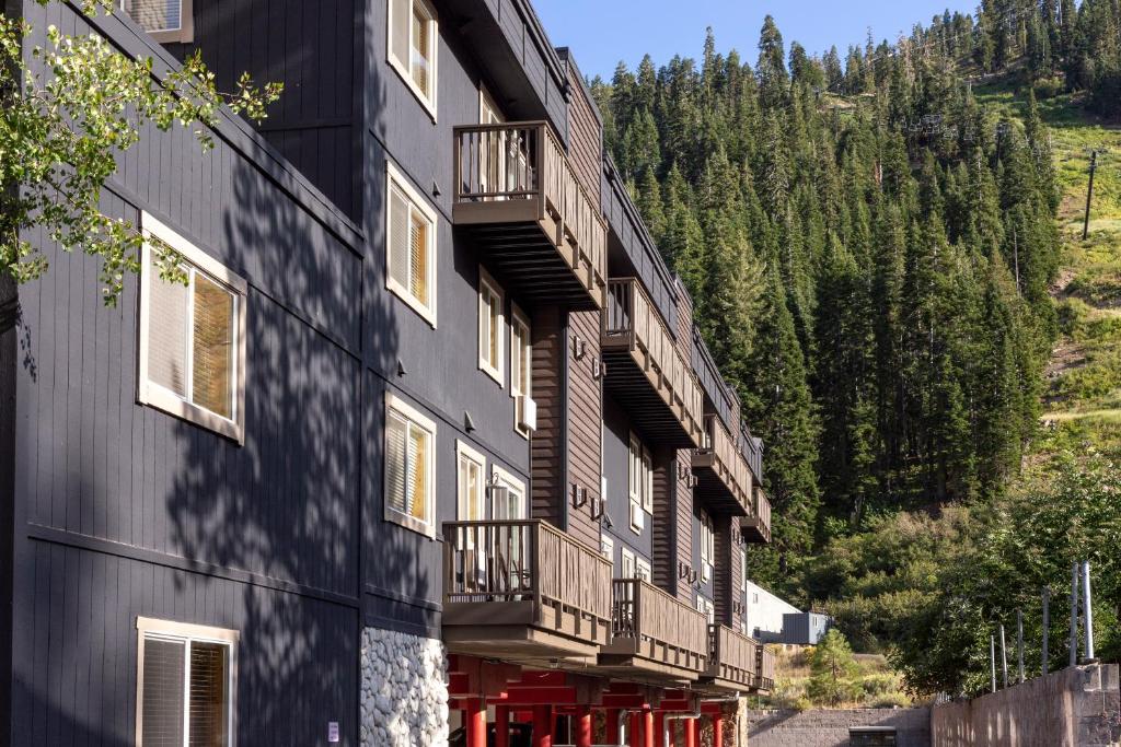 Red Wolf Lodge At Squaw Valley - image 5