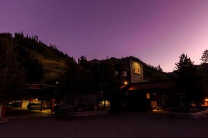 Red Wolf Lodge At Squaw Valley - image 6