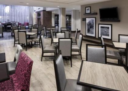 Hampton Inn & Suites Omaha-Downtown - image 2