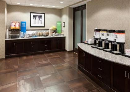 Hampton Inn & Suites Omaha-Downtown - image 4