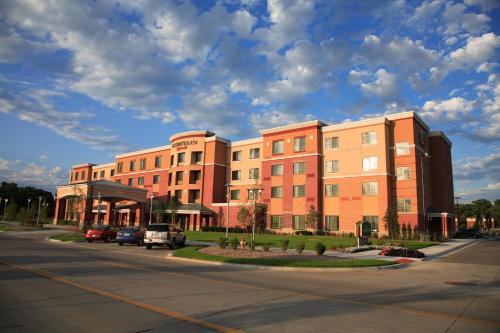 Courtyard by Marriott Omaha Aksarben Village - main image