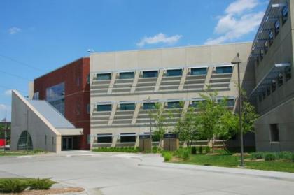 Courtyard by Marriott Omaha Aksarben Village - image 3