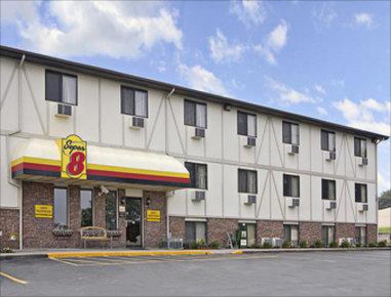 Super 8 by Wyndham Omaha NE - main image