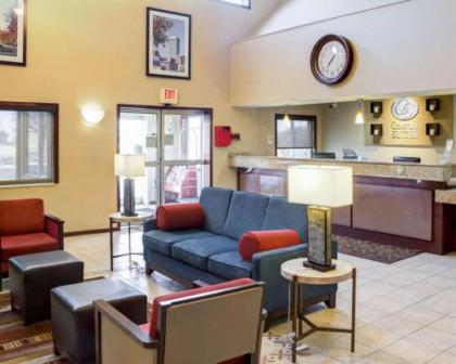 Comfort Suites Omaha - image 2