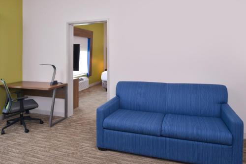 Holiday Inn Express & Suites - Omaha - 120th and Maple an IHG Hotel - image 5