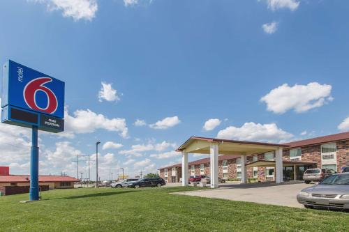 Motel 6 Omaha - Central - main image