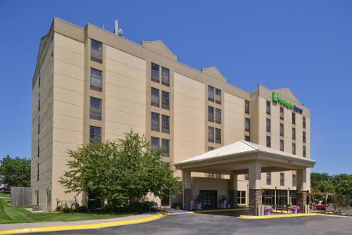 Holiday Inn Express Omaha West - 90th Street an IHG Hotel - main image