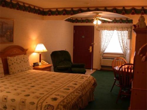 Townhouse Inn & Suites Omaha - image 3