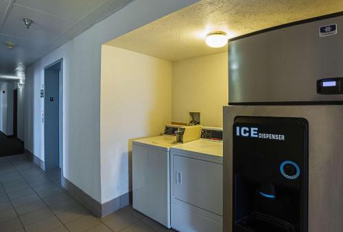 Motel 6 Omaha - IAT West - image 2