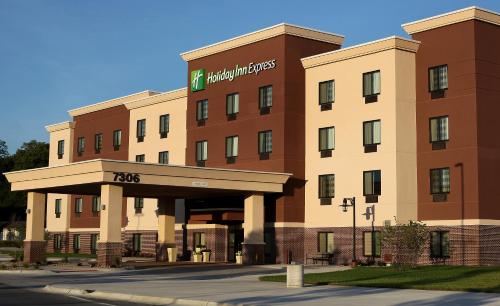 Holiday Inn Express & Suites Omaha South Ralston Arena an IHG Hotel - main image