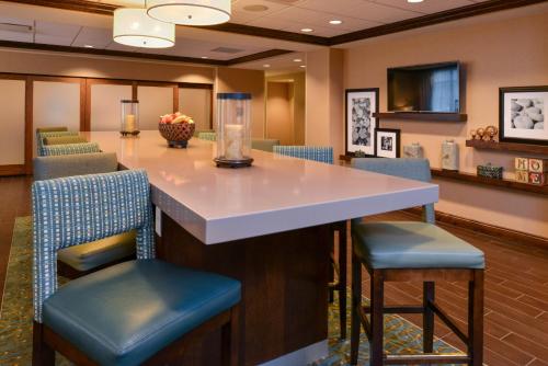 Hampton Inn Omaha Midtown-Aksarben - image 4