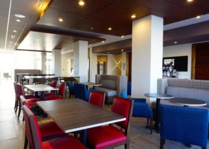 Holiday Inn Express & Suites Omaha - Millard Area an IHG Hotel - image 3