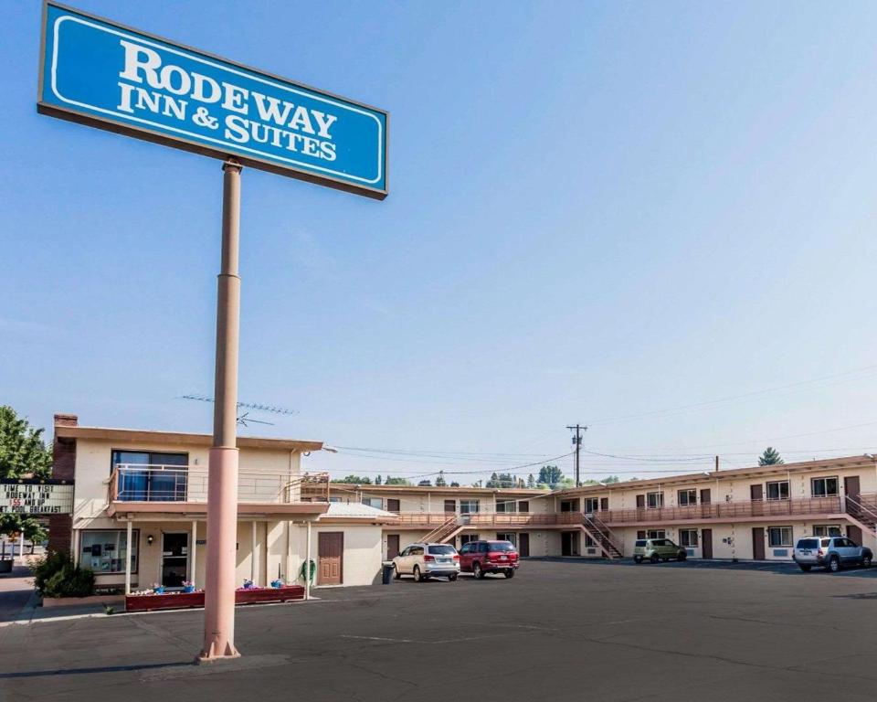 Rodeway Inn & Suites - image 6