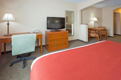 Days Inn & Suites by Wyndham Onalaska - image 1