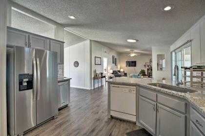 Lake Livingston House with Hot Tub Dock and Views!