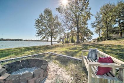 Lake Livingston House with Hot Tub Dock and Views! - image 5