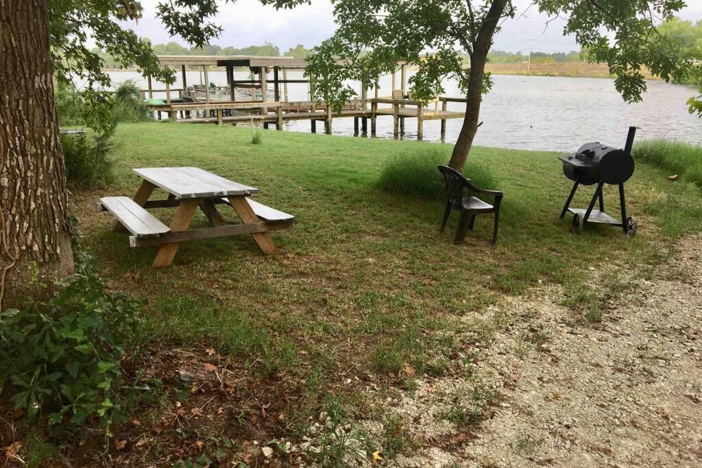 Waterfront Cabin #1 on Lake Livingston Texas - image 5