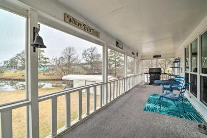 Lake Livingston Hideaway with Dock and Gas Grill! - image 2