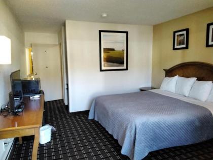 Rodeway Inn - image 11