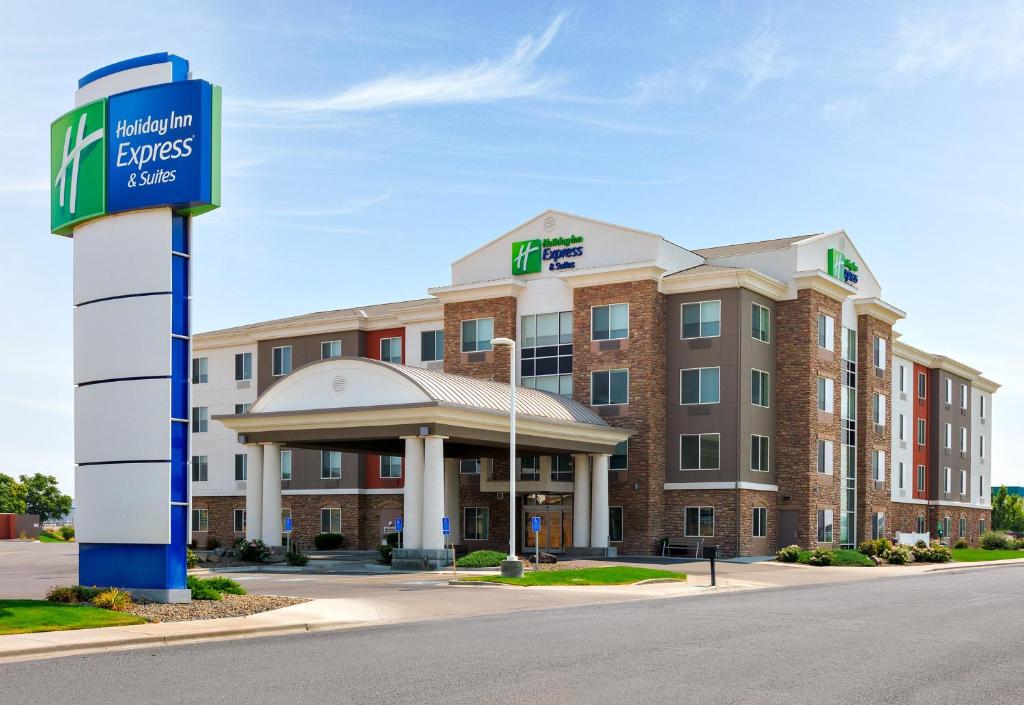 Holiday Inn Express Hotel & Suites Ontario an IHG Hotel - main image