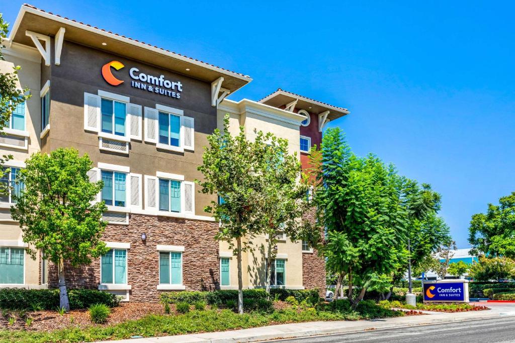 Comfort Inn & Suites Near Ontario Airport - main image