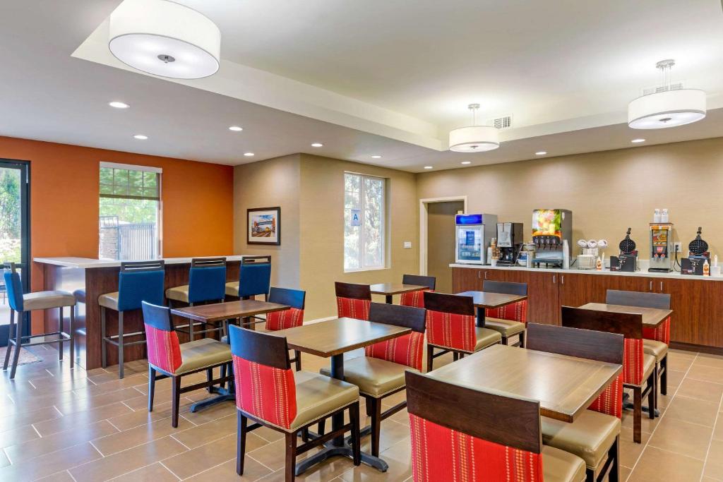 Comfort Inn & Suites Near Ontario Airport - image 7