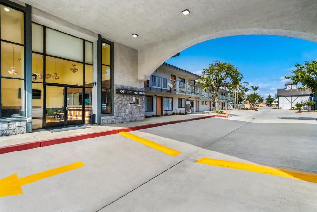 Americas Best Value Inn and Suites Ontario Airport - image 3