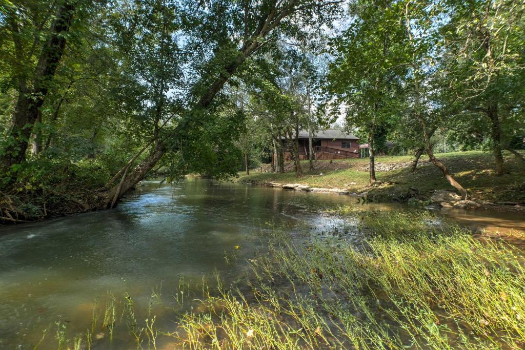 The Mill House Creekfront Cabin Near Chattanooga - main image