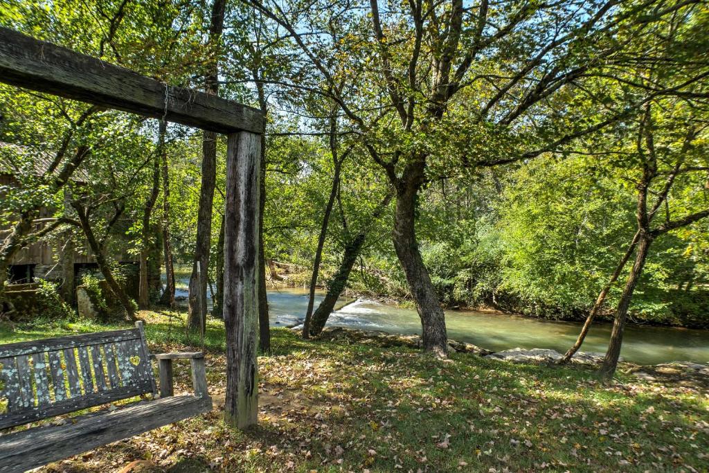 The Mill House Creekfront Cabin Near Chattanooga - image 2